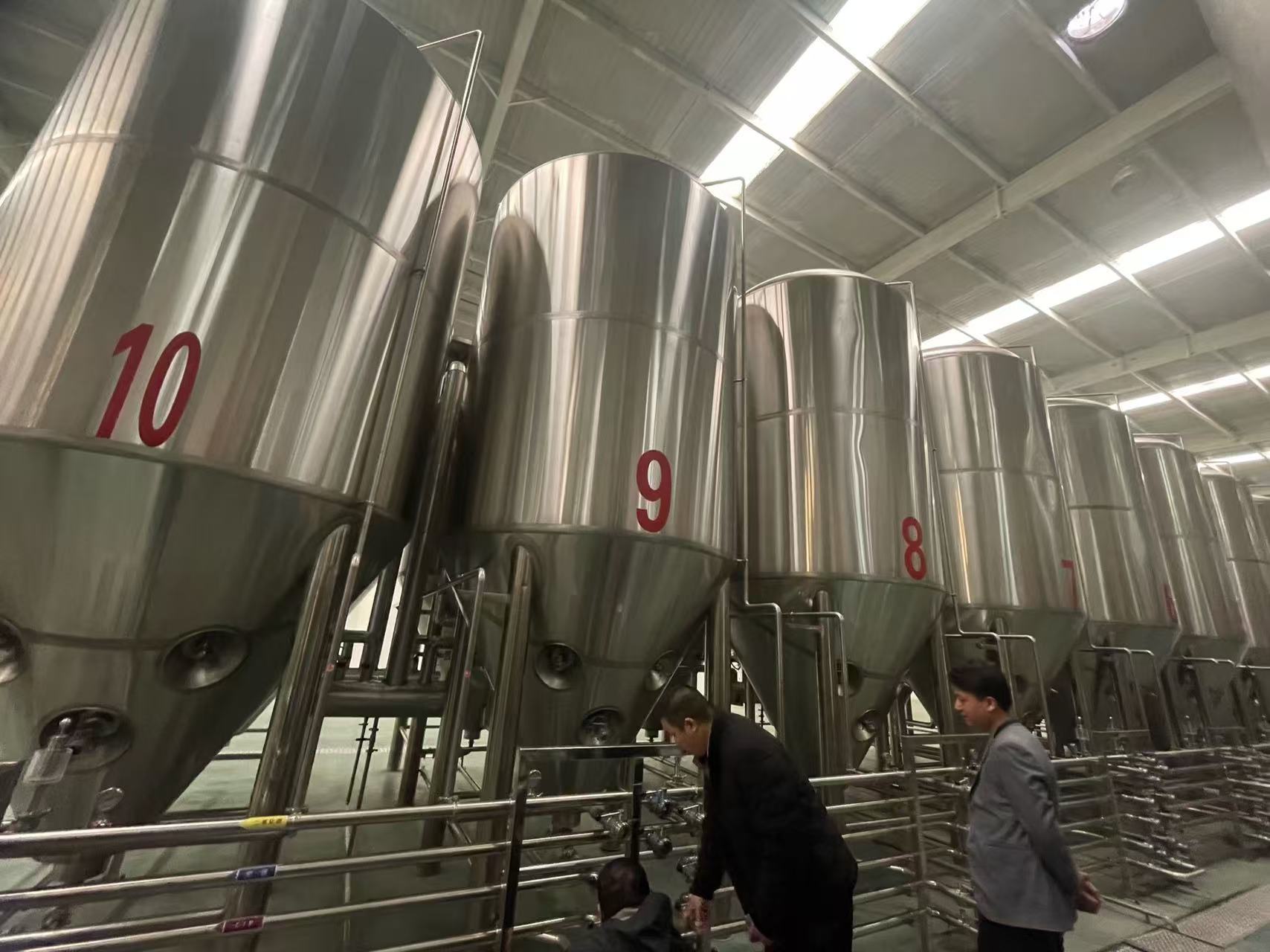 酉阳精酿啤酒设备厂—平面布置、设备设计、制造、调试、培训等一条龙服务